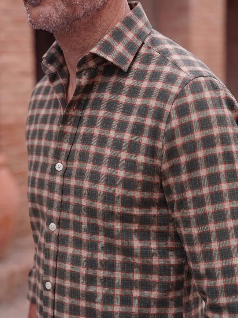 Camicia bianca in popeline facile da stirare